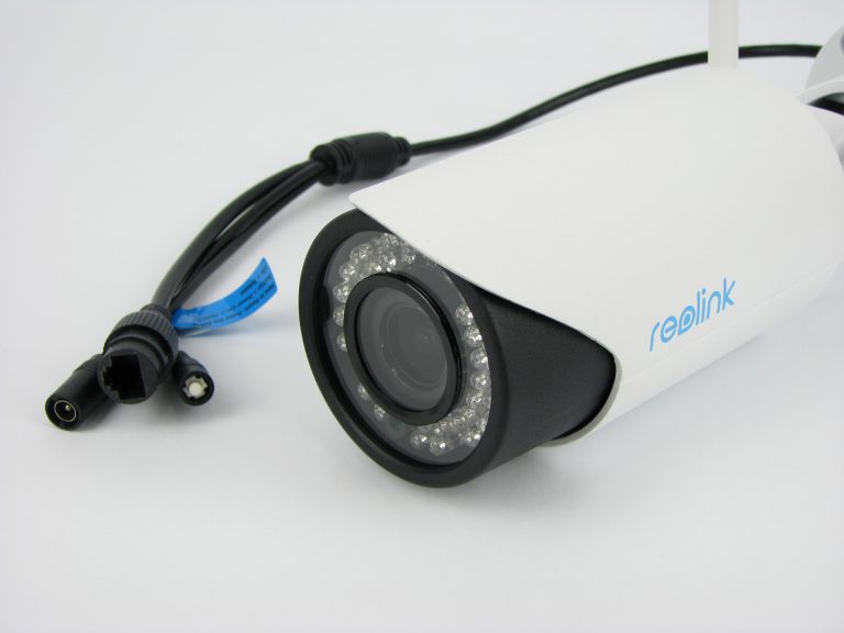 Reolink RLC411WS Front with Cables Network Camera Tech